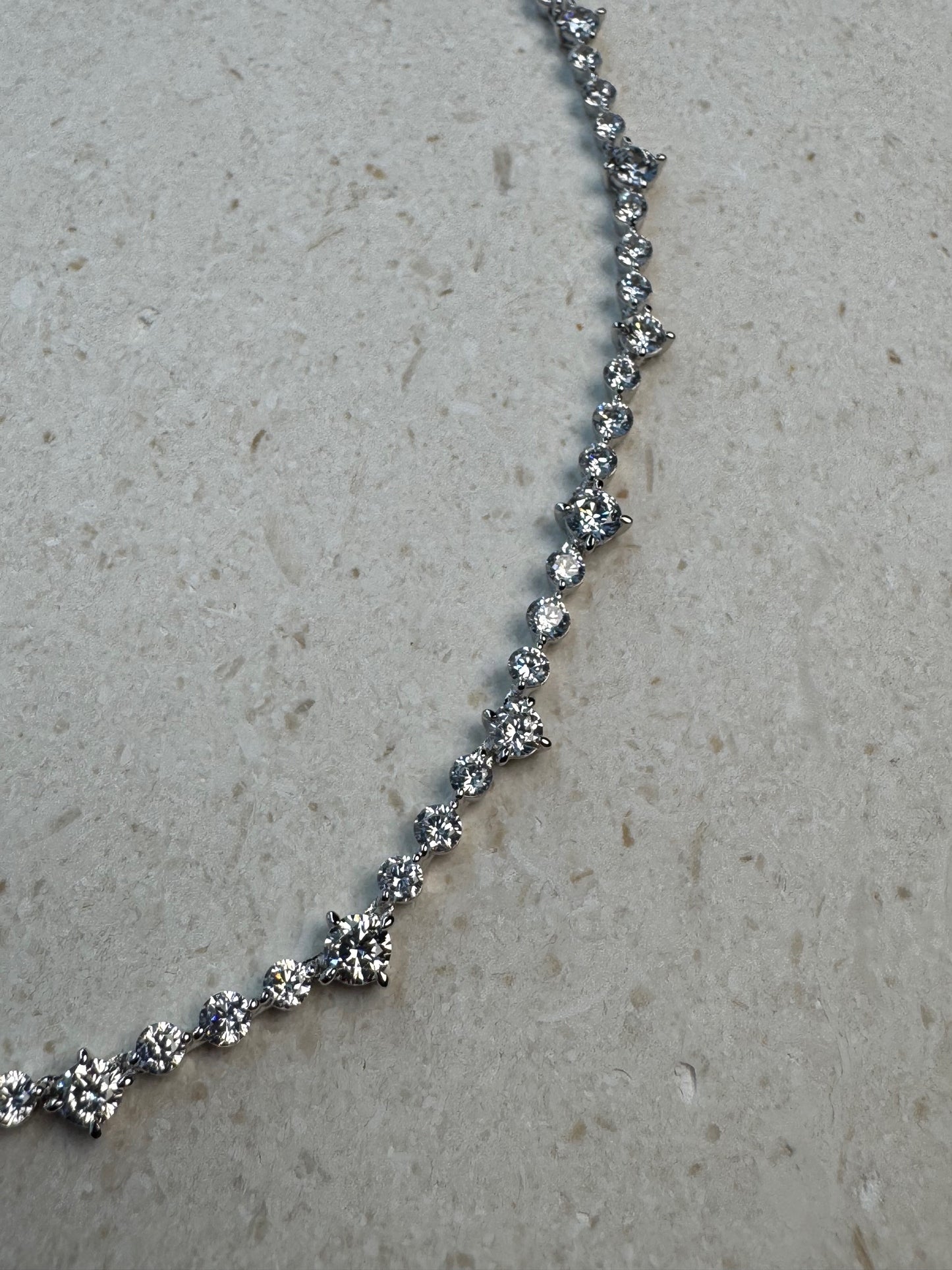 L’Éclat Classique Tennis Necklace